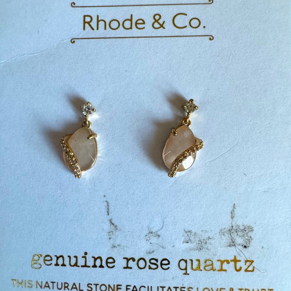 ❤️Rhode & Co. Gold tone with crystal rhinestone Teardrop cut drop earrings - Picture 3 of 5